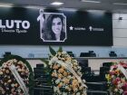 Homenagem à jornalista Vanessa Ricarte, assassinada em fevereiro de 2025. O ato em memória de Vanessa é realizado em frente ao Tribunal do Júri de Campo Grande, onde o processo segue em tramitação
