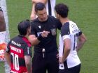 Árbitro expulsa Carrascal antes do início do segundo tempo após recomendação do VAR na final da Supercopa Rei