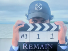 Remain é o novo thriller romântico de M. Night Shyamalan, com estreia marcada para fevereiro de 2027.
