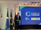 Governador Eduardo Riedel durante apresentação técnica da Rota da Celulose, que prevê R$ 10,1 bilhões em investimentos em 870 km de rodovias em Mato Grosso do Sul.