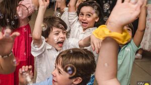 Da felicidade genuína das crianças saem as fotos premiadas de Roberto Simões