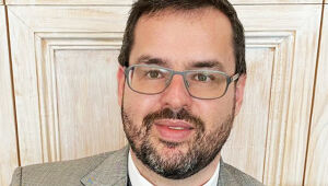 André Naves é Defensor Público Federal, especialista em Direitos Humanos e Sociais. Escritor, professor e palestrante