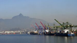 Nesta quarta-feira (09 de julho), Trump afirmou que pretende aplicar uma tarifa de 50% sobre produtos brasileiros. A medida ainda não entrou em vigor e, por enquanto, não muda o comércio entre os dois países.
