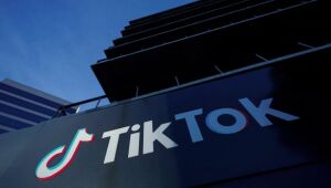 Uma vista mostra o escritório do TikTok depois que o Senado dos EUA aprovou por maioria um projeto de lei que pode banir ou obrigar a venda ao proprietário chinês do TikTok, ByteDance