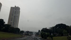Campo Grande amanheceu com céu encoberto e registros de chuva em diversos bairros; instabilidade deve continuar ao longo da semana.