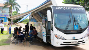 Casamentos civis gratuitos e outros serviços jurídicos são oferecidos pela Justiça Itinerante em Campo Grande. Confira a rota e aproveite.