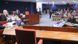 Alexandre de Moraes e Jair Bolsonaro frente a frente em interrogatório no STF 