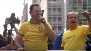 O deputado Sóstenes Cavalcante discursa durante ato bolsonarista na Avenida Paulista no domingo, 29 