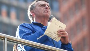 O ex-presidente Jair Bolsonaro discursa durante ato na Avenida Paulista, em São Paulo.