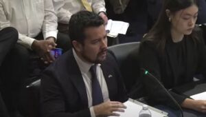 O blogueiro bolsonarista Paulo Figueiredo durante audiência da Comissão de Direitos Humanos do Congresso norte-americano.
