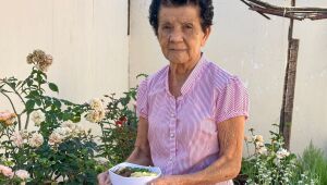 Aos 81 anos, Kimie Guenka mantém viva a tradição do sobá em Campo Grande.
