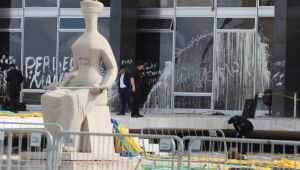 Vídeos mostram Rieny depredando o Palácio do Planalto e incentivando atos de vandalismo 