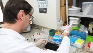 Laboratório Central de Maracaju realizou mais de 93 mil exames no 1º semestre e recebeu selo nacional de qualidade 