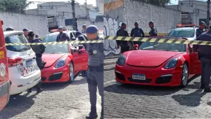 Homem é morto a tiros dentro de Porsche; o que se sabe sobre o assassinato em Guarulhos