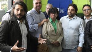  Familiares e autoridades emocionados durante a solenidade que homenageou Cristóvão Silveira com o nome da nova escola.