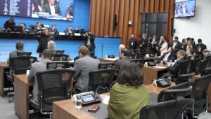 Deputado João Henrique, autor do projeto, durante sessão plenária na Assembleia Legislativa de Mato Grosso do Sul