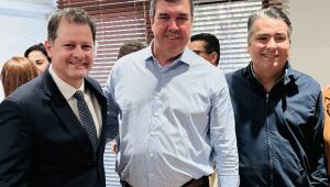 Renato Câmara ao lado do governador Eduardo Riedel, do prefeito Dr. Lúcio Costa e da presidente da Câmara Municipal de Santa Rita do Pardo, durante agenda do MS Ativo no município