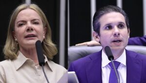 Gleisi Hoffmann defende Hugo Motta de ataques nas redes sociais: 'pessoais e desqualificados'