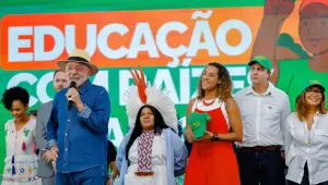 Lula afirma que Brasil está pronto para negociar com EUA, mas Trump se recusa a conversar