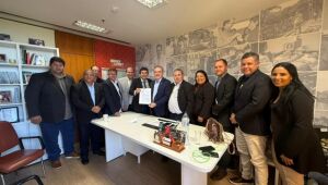 Prefeito de Inocência garante aumento de verba federal para a saúde após agenda em Brasília