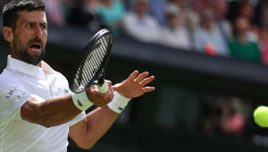 Djokovic avançou com facilidade à terceira fase de Wimbledon.  