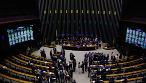 Congresso pede ao STF que valide decreto legislativo que derrubou aumento do IOF.