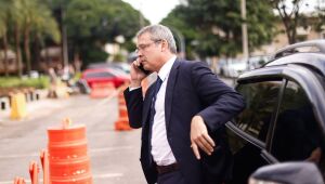 O líder do PT na Câmara, Lindbergh Farias (RJ), chega à sede da Polícia Federal, em Brasília 