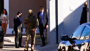 Polícia Federal realizou operação de busca e apreensão na casa de Bolsonaro, em Brasília. 