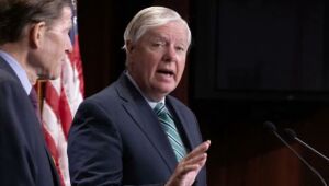 Lindsey Graham é o mesmo que ameaçou 