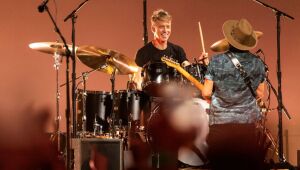 O baterista Matt Cameron em um dos seus últimos shows com o Pearl Jam, em maio de 2025