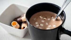 Chef Bruno Xavier ensina chocolate quente que mistura tradição milenar e toque brasileiro
