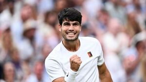 Alcaraz vira contra Rublev, chega a 22 vitórias seguidas e vai às quartas de Wimbledon 