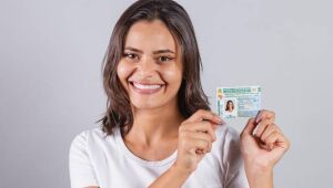 Medida beneficiará cidadãos de baixa renda com isenção de taxas do processo de habilitação