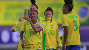 Kerolin Israel fez três dos seis gols brasileiros na goleada sobre a Bolívia pela Copa América.