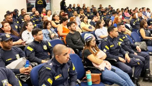 Servidores durante aula presencial promovida pela Escola de Governo, em Campo Grande