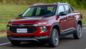 Nova Chevrolet Montana 2026 na versão RS em teste de rodagem. Picape recebeu painel digital, motor 1.2 turbo atualizado e melhorias de conectividade.