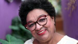 Dona Jacira, mãe dos músicos Emicida e Fióti, morreu aos 60 anos