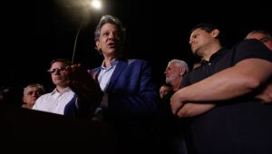 O ministro da Fazenda, Fernando Haddad, o presidente da Câmara, Hugo Motta, e o presidente do Senado, Davi Alcolumbre