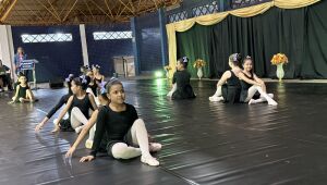 Escola Pública de Ballet emociona no Dia da Família da Funesp