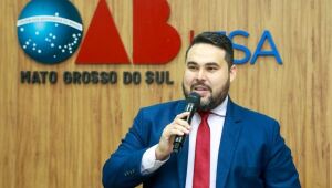 O advogado Francisco Romero Jr. durante palestra sobre juizados especiais, realizada na ESA/MS, em Campo Grande.