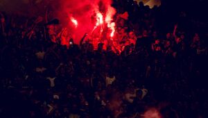 Flamengo mantém liderança em nova pesquisa que aponta clubes com mais torcedores no Brasil. 