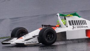 Lewis Hamilton conduziu Mclaren que pertenceu a Ayrton Senna em homenagem ao piloto, no GP de São Paulo em 2024. 