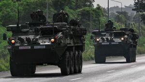 Tanques da Tailândia se dirigem a zona de fronteira com o Camboja