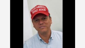 Tarcísio publicou vídeo com boné trumpista em janeiro