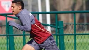 Durante treino no CT da Barra Funda, Ryan Francisco sofreu um entorse grave no joelho esquerdo e foi retirado de campo para avaliação médica imediata