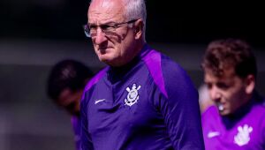 Dorival Júnior reforça marcação e pode escalar ataque com Yuri Alberto, Memphis Depay e Garro no jogo de ida das oitavas