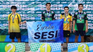 Alunos do Sesi dominam pódio da categoria Sub-15 no estadual de tênis de mesa em MS, com apoio do Programa de Incentivo ao Atleta.