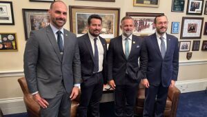 Eduardo Bolsonaro, Paulo Figueiredo, Cory Mills e Filipe Barros em reunião em 14 de maio de 2025 em Washington.