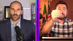 Eduardo Bolsonaro e Paulo Figueiredo estão juntos nos EUA e tem pedido por sanções contra o País.