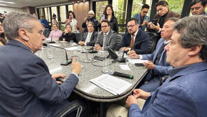 Governo de MS lança novo modelo de financiamento para hospitais e quer reduzir filas por cirurgias no interior.